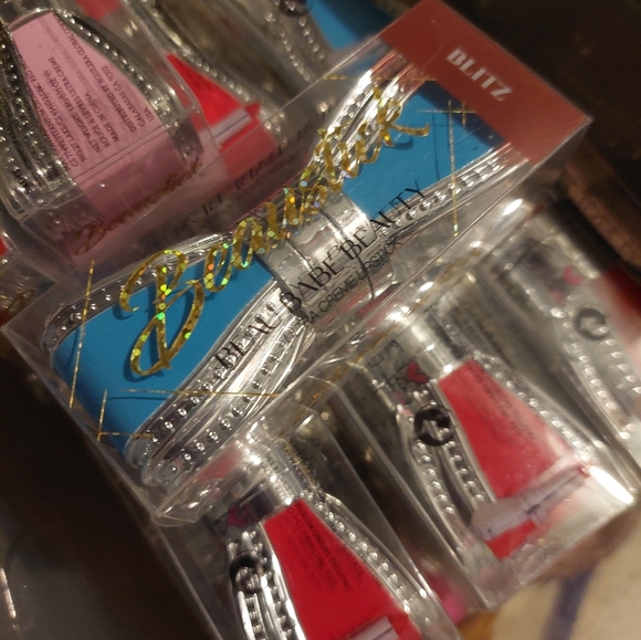 New With Tags Bow CASE Lipstick Blitz House.. Sillage... Bow Tie Cosmetics - Picture 2 of 3